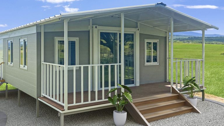 Casa Modular con Frente Panoramico y Terraza
